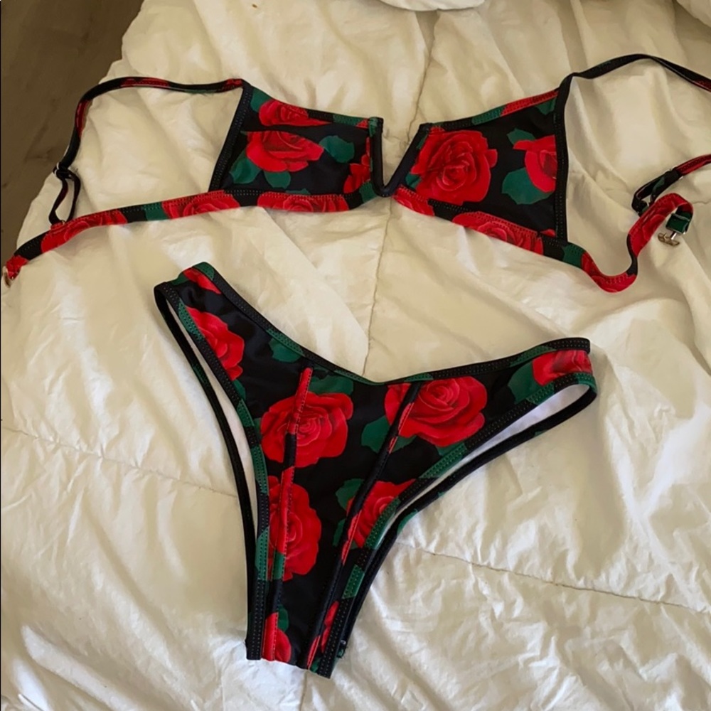 Red roses bikini